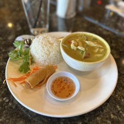 Naam Khao - Green curry lunch special