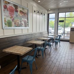 Tropical Smoothie Cafe - Seating