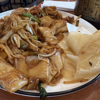 Lincoln Chinese Restaurant - Shrimp chow fun swimming in oil  and they refused to re-do the dish using less oil. Disappointed. - Cantonese Near Me - Lincoln, California