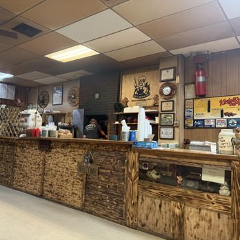 Kinfolks Bar-B-Q - Barbeque Near Me - Fort Walton Beach, Florida
