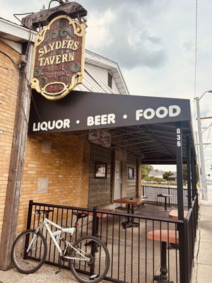 Slyder's Tavern by null