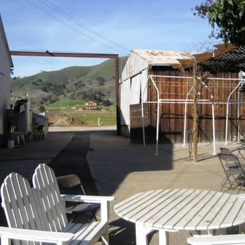 Kirigin Cellars - Drinking/eating area - Wineries Near Me - Gilroy, California