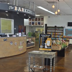 The Barker's Pet Center - Lobby