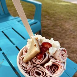 Truckin' Roll Ice Cream - The strawberry cheesecake