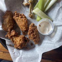 The Milton Lodge - Good wings!