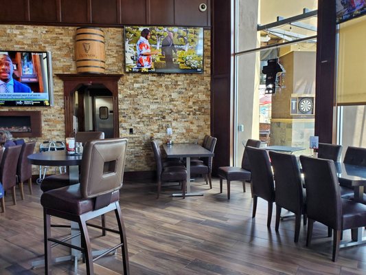 London's Pub & Grill by null