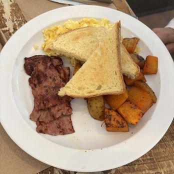 Harper's Cafe - Egg Platter - Coffee & Tea Near Me - West Orange, New Jersey