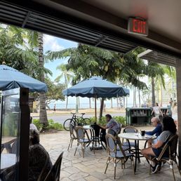 Sitting down with our coffee looking out toward Waikiki. Sitting down with our coffee looking out toward Waikiki.