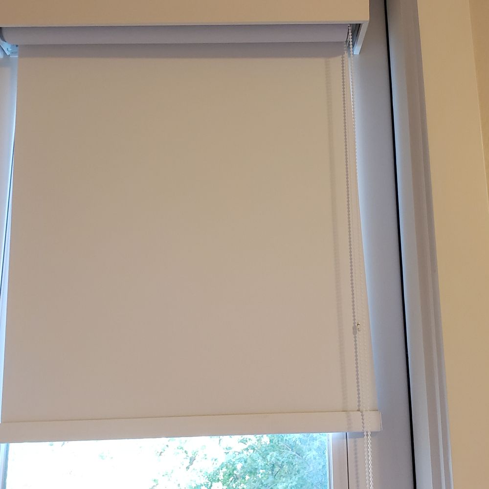 3 Day Blinds - As shade is raised, the right hand side goes up more than the left side - note how it covers more of the right frame than left. - Shades & Blinds Near Me