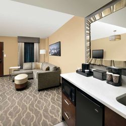 Embassy Suites by Hilton Atlanta Airport - Guest room amenity