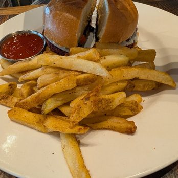 Local Table - Garden Oaks/Oak Forest - Veggie burger - Desserts Near Me - Houston, Texas