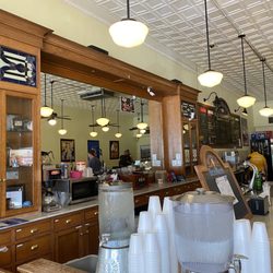 Beth Marie's Old Fashioned Ice Cream - Interior