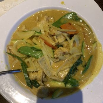 Han Asian Cuisine - Coconut Yellow Curry - Sushi Bars Near Me - Granby, Connecticut