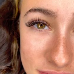 Oh So Fabu-Lash & Brows - Wispy Lashes