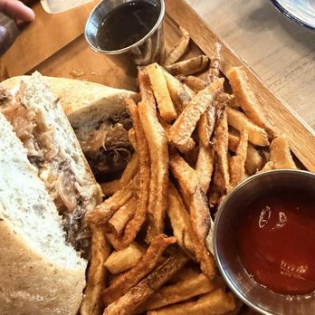 The Farmhouse Middletown - Short rib, melt with fries - Breakfast & Brunch Near Me - Middletown, Delaware The Farmhouse Middletown - Short rib, melt with fries - Breakfast & Brunch Near Me - Middletown, Delaware