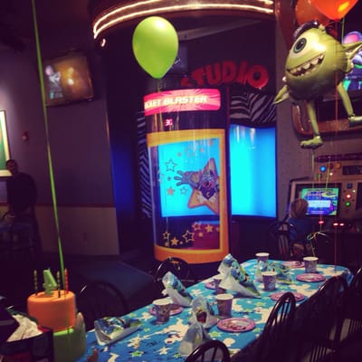 Chuck E. Cheese by null