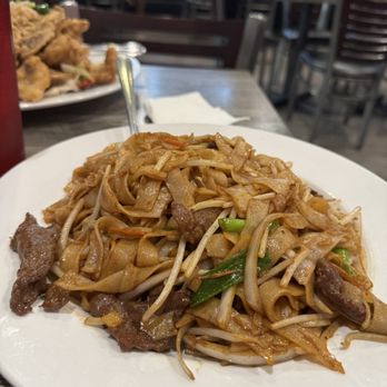Wok with Ming - Beef Chow Fun - Chinese Near Me - Chandler, Arizona
