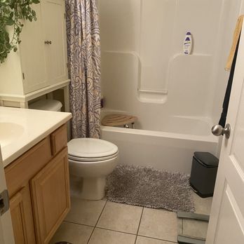 Elicort Cleaning Services  - Main bathroom 
*after - Home Cleaning Near Me