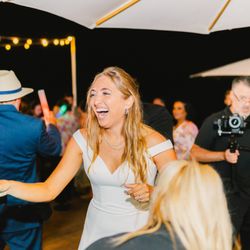Extreme DJ - A happy and fun Bride