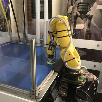 Kamin Science Center - robot playing air hockey - Museums Near Me - Pittsburgh, Pennsylvania Kamin Science Center - robot playing air hockey - Museums Near Me - Pittsburgh, Pennsylvania