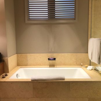 Rosewood Sand Hill - Luxurious bathtub - Hotels Near Me - Menlo Park, California