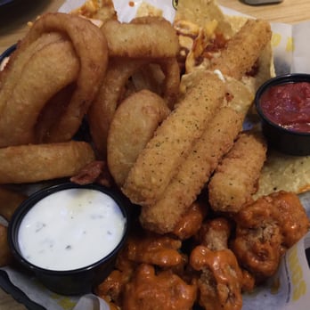 Buffalo Wild Wings - Sampler. - American Near Me - Sterling Heights, Michigan