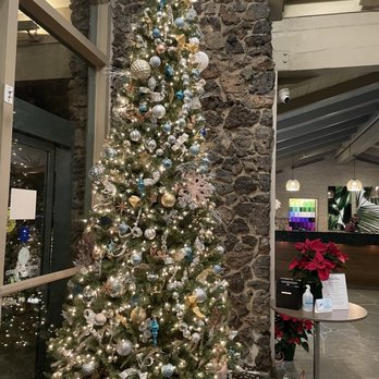 Best Western Plus Island Palms Hotel & Marina - Pretty Christmas tree - San Diego, CA