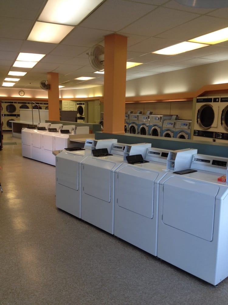 KELCHNER COIN LAUNDRY Updated August 2024 229 E Weis St, Topton, Pennsylvania Laundromat