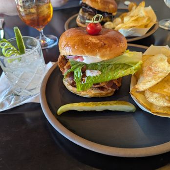 Madison's Restaurant - Buffalo Chicken Sandwich and El Presidente Paloma cocktail - New American Near Me - Highlands, North Carolina