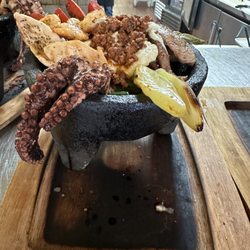 Villa Del Sol - Molcajete mar y tierra