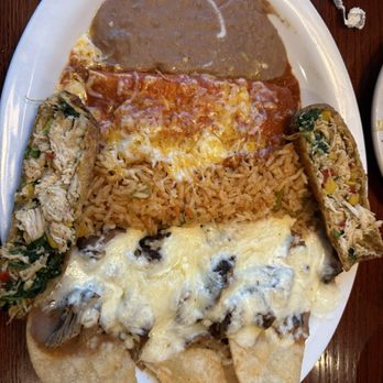 Iguanas Ranas Pearland - La Jefa Plate a little of everything - Tex-Mex Near Me - Pearland, Texas Iguanas Ranas Pearland - La Jefa Plate a little of everything - Tex-Mex Near Me - Pearland, Texas