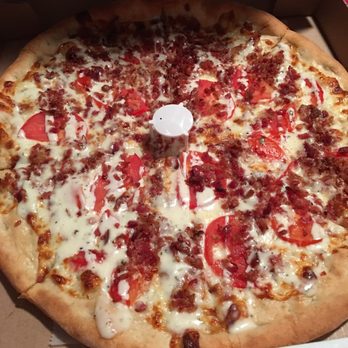 New York Style Pizza - Looks okay. - Pizza Near Me - Cohoes, New York