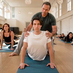 De Nieuwe Yogaschool - De Nieuwe Yogaschool studio Amsterdam vinyasa Johan Noorloos