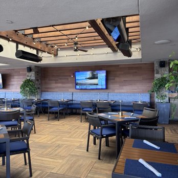 Sky & Vine Rooftop Bar - New American Near Me - Napa, California