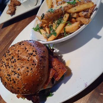 Yard House - Bars Near Me - Temecula, California