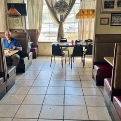 Jose's Cafe - Part of the dining room