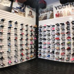 Robert Wayne Footwear - Everything from new born, infant, to pre school / grade school sizing!