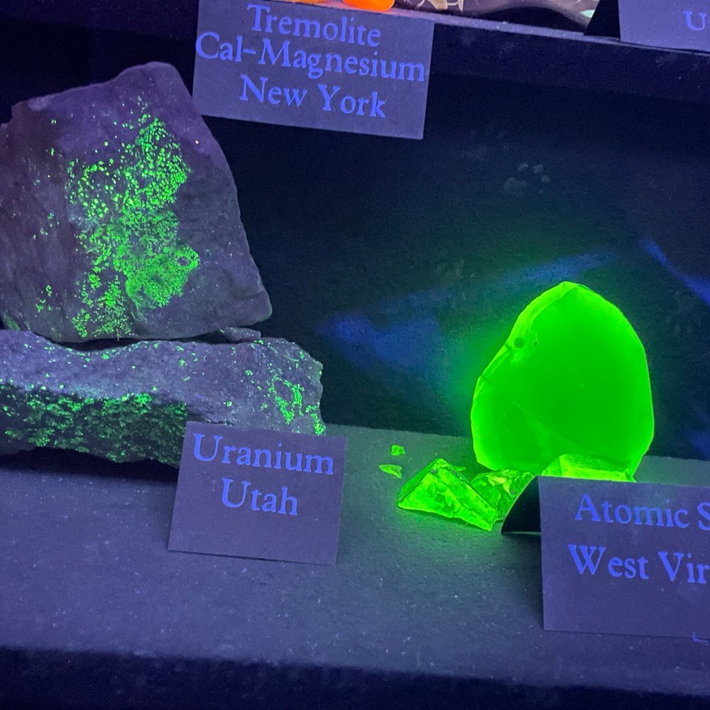 Moqui Cave - Rocks under black light - Museums Near Me - Kanab, Utah Moqui Cave - Rocks under black light - Museums Near Me - Kanab, Utah