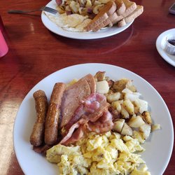 Roast 'N Toast - We had the corned beef hash and the hungry man.