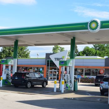 Trio - Store front with BP gas canopy - Gas Stations Near Me - Northbrook, Illinois Trio - Store front with BP gas canopy - Gas Stations Near Me - Northbrook, Illinois