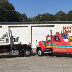 Moore's Truck & Auto Moore's Towing