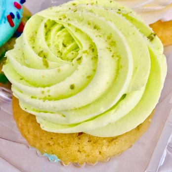 Molly's Cupcakes - Key Lime Center Filled-Seasonal April 2021 - Cupcakes Near Me - Chicago, Illinois Molly's Cupcakes - Key Lime Center Filled-Seasonal April 2021 - Cupcakes Near Me - Chicago, Illinois