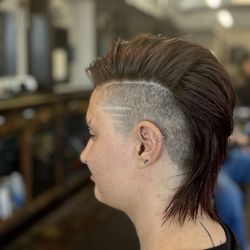 Razorbacks Barber Shop - Haircut