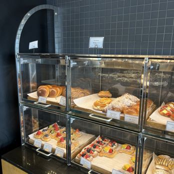 Paris Baguette - a variety of pastries on display - Coffee & Tea Near Me - Doraville, Georgia Paris Baguette - a variety of pastries on display - Coffee & Tea Near Me - Doraville, Georgia