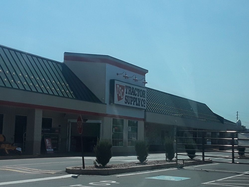 Tractor Supply Image