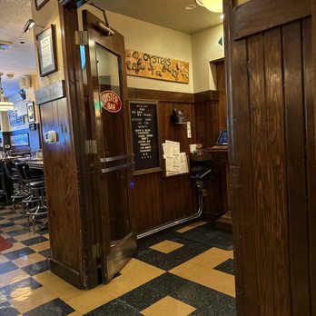 Shaw's Crab House - Entrance to Oyster Bar - Seafood Near Me - Chicago, Illinois Shaw's Crab House - Entrance to Oyster Bar - Seafood Near Me - Chicago, Illinois