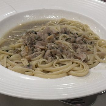 Il Nocello Ristorante Italiano - Linguine with white clam sauce - Italian Near Me - Whitestone, New York Il Nocello Ristorante Italiano - Linguine with white clam sauce - Italian Near Me - Whitestone, New York