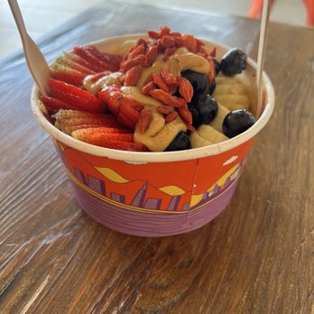 Ubatuba Açaí - Camarillo - Large Açaí base with banana, strawberries, blueberries, peanut butter drizzle, almond granola and dried gogi berries. - Acai Bowls Near Me - Camarillo, California Ubatuba Açaí - Camarillo - Large Açaí base with banana, strawberries, blueberries, peanut butter drizzle, almond granola and dried gogi berries. - Acai Bowls Near Me - Camarillo, California