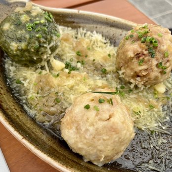 Stiftskeller - Tris: spinach, onion, cheese dumplings - Bars Near Me - Innsbruck, 7 Stiftskeller - Tris: spinach, onion, cheese dumplings - Bars Near Me - Innsbruck, 7