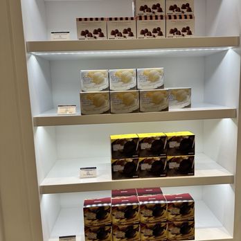 ROYCE Chocolate - Desserts Near Me - Chicago, Illinois